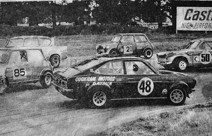 Ruapuna hairpin, May 1975, with Lyn Hatton's Mini 85